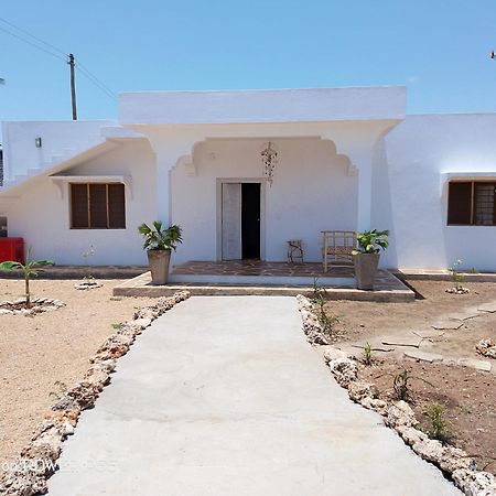 Red Land House Bed & Breakfast Watamu Luaran gambar