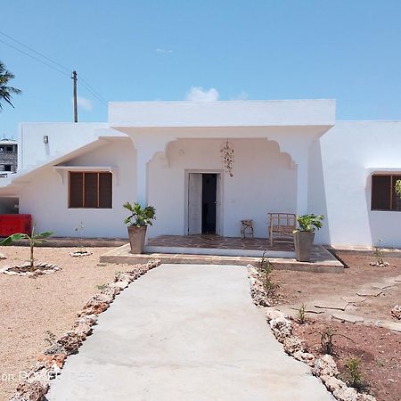 Red Land House Bed & Breakfast Watamu Luaran gambar