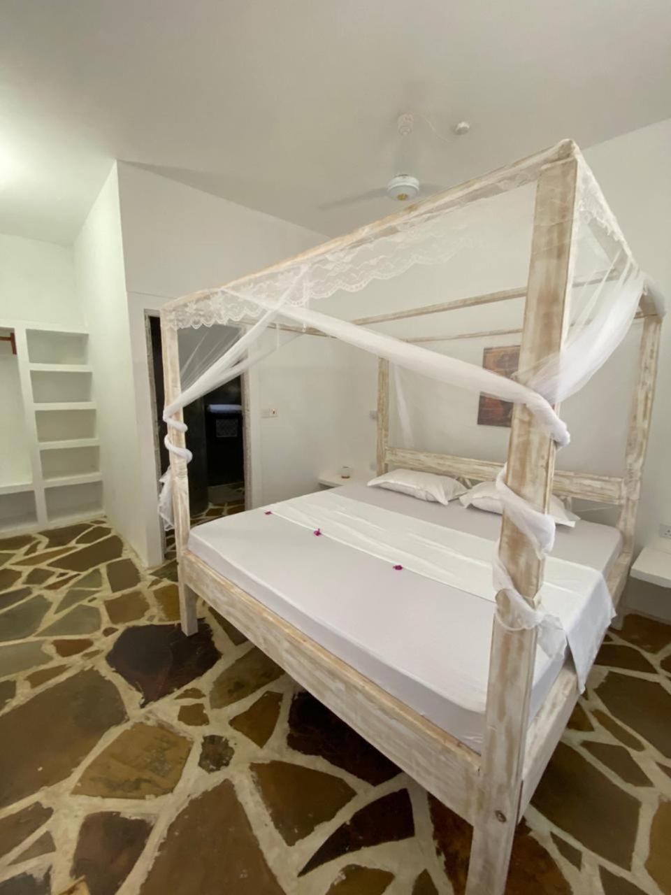 Red Land House Bed & Breakfast Watamu Luaran gambar