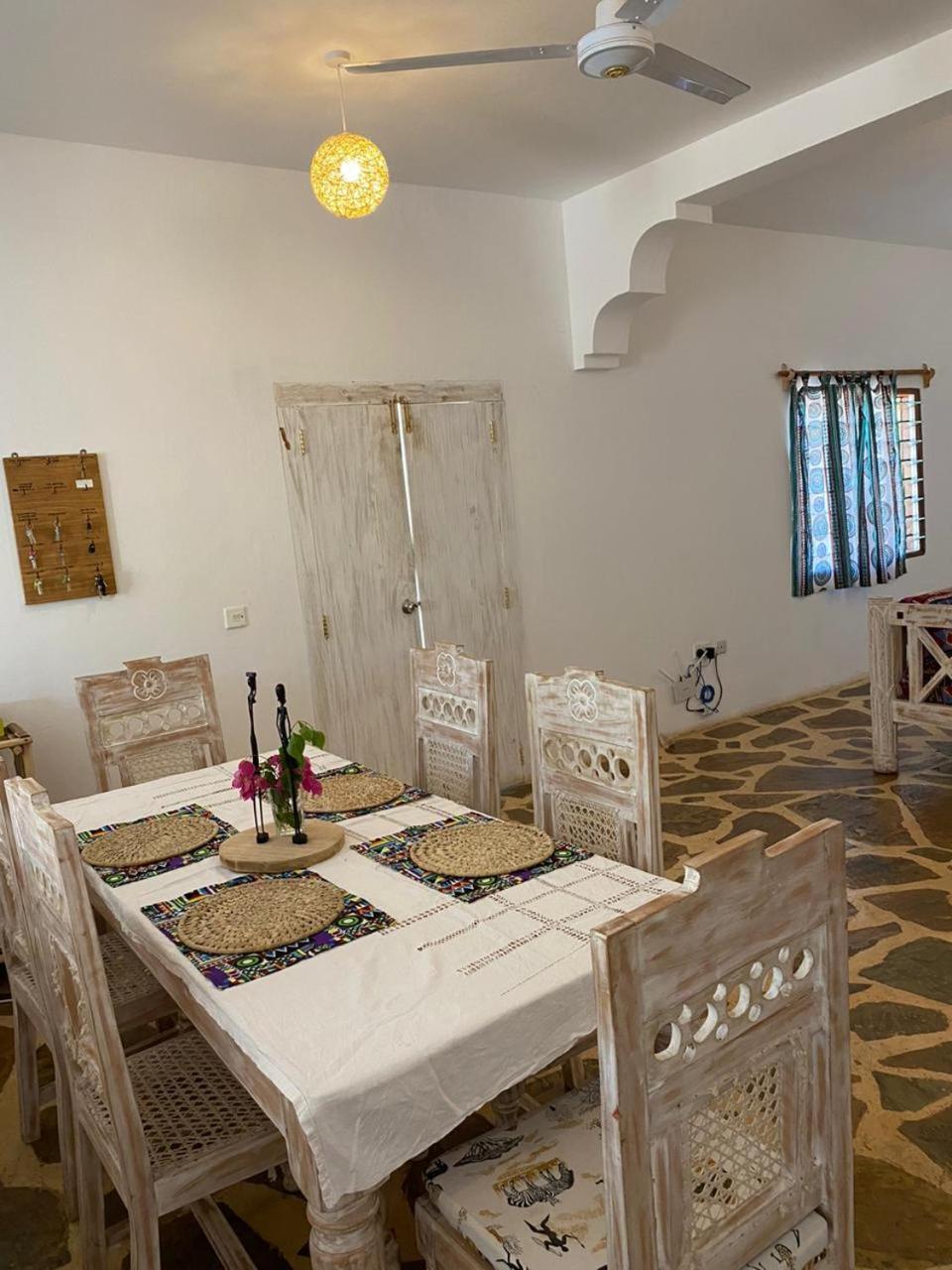 Red Land House Bed & Breakfast Watamu Luaran gambar