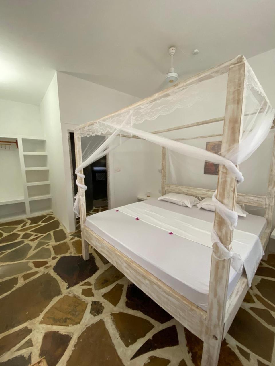 Red Land House Bed & Breakfast Watamu Luaran gambar